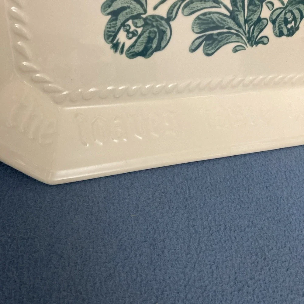 Pfaltzgraff Yorktowne Bread Tray 